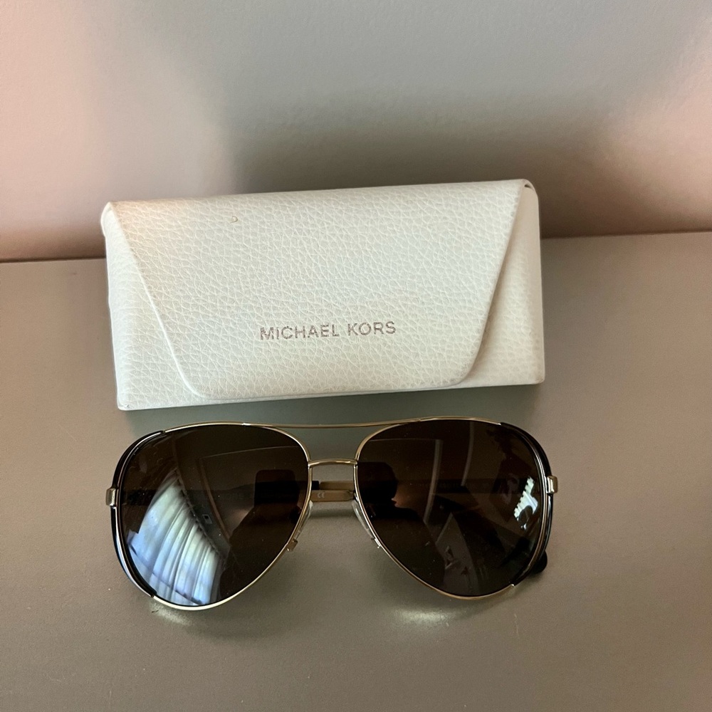 Michael Kors sunglasses with light grey/dark brown polarised gradient lenses. - Picture 2 of 7